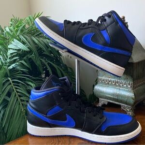 Nike Air Jordan 1 Mid sneakers in the "Black Hyper Royal" Sneakers